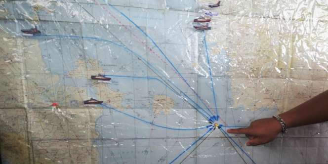Ekor AirAsia QZ8501 Ditemukan