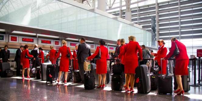 Kisah Ketulusan Pramugari Hapus Air Mata Penumpang Tua