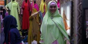 Oki Setiana Dewi Belum Siap Dipanggil Desainer