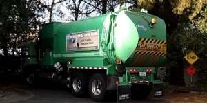 Apes, Cari Dompet Hilang Malah Terjebak Dalam Truk Sampah