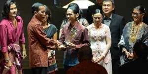 Dua Piala Citra dan Trilogi `Cahaya Dari Timur` 