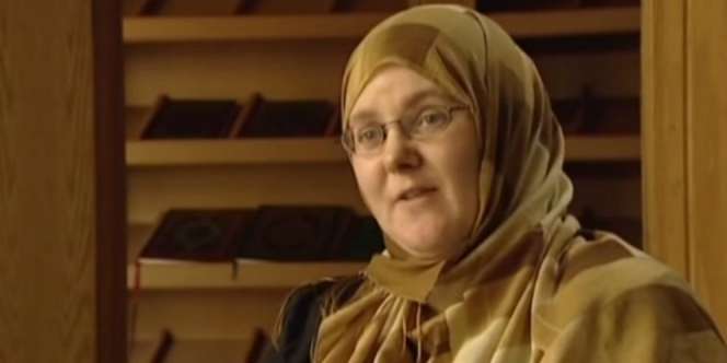 Suara Azan Tuntun Wanita Irlandia Peluk Islam