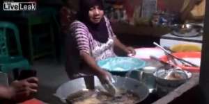 Heboh Wanita Kebal Minyak Mendidih