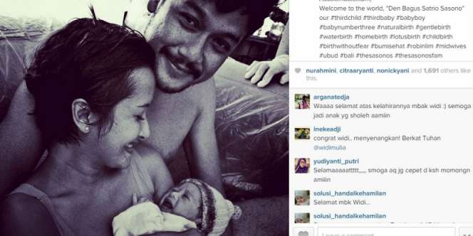 Tampannya Buah Hati Ketiga Dwi Sasono dan Widi Mulia
