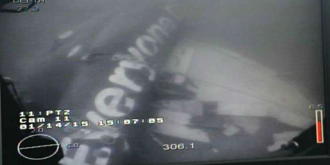 Evakuasi Pesawat AirAsia QZ8501 Distop