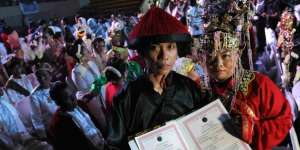 5.115 Pasang Pengantin Ikuti Nikah Massal