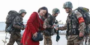 Pertemuan Romantis Ini Lelehkan Hati Pengguna Sosmed