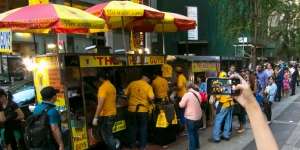 Hotdog Asongan Halal AS Siap Dongkel McDonalds