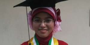 Kisah Sukses Anak Penjual Buah Lulus UGM