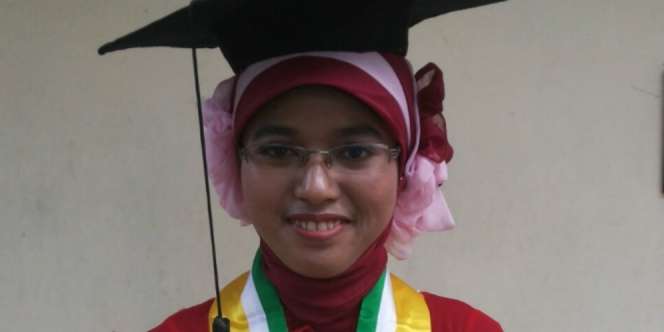 Kisah Sukses Anak Penjual Buah Lulus UGM
