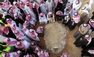 Ratusan Warga Tiongkok Masuk Islam Usai Pemakaman Raja Saudi