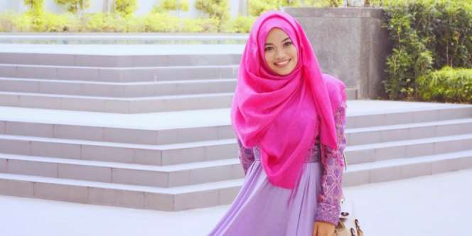 Helm Bukan Penghalang Kecantikan Hijaber