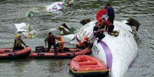 Pilot TransAsia Ditemukan Tewas, Tangan Masih Pegang Kemudi