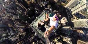 10 Gedung Lokasi Selfie Terpopuler