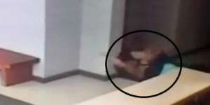Heboh Wanita Dibanting `Hantu` Terekam CCTV