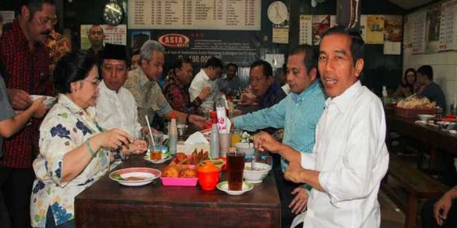 Mega dan Jokowi Santap Soto Bareng di Solo
