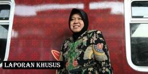 Walikota (3): Risma, Walikota dengan Jas Hujan Kuning
