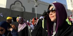 Pesona Mantan Istri Ahmad Dhani Berhijab