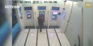 'Siaran Langsung' Wanita Muda Duel dengan Perampok