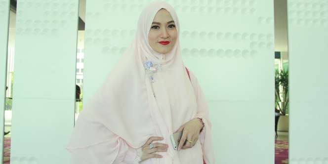 Lyra Virna, dari Tampil Seksi Menuju Syar`i