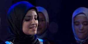 Indahnya Shalawat Nabi Dinyanyikan Biduan Eropa