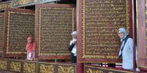 Alquran Ukir Terbesar di Indonesia Takjubkan Dunia