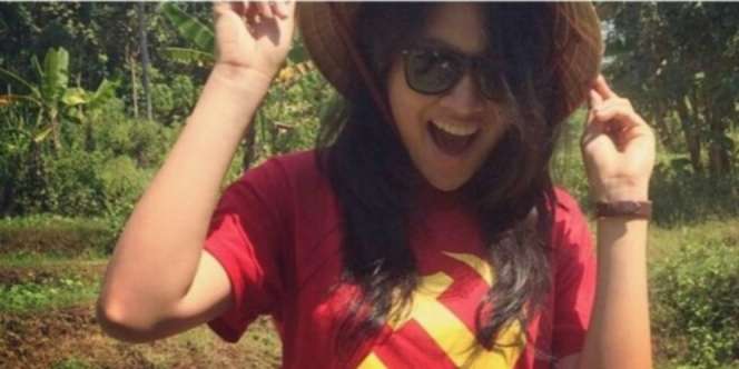 Heboh Foto `Palu Arit` Putri Indonesia 2015