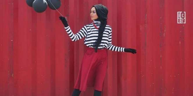 Cassandra: Tak Kalah Menarik dengan Motif Garis
