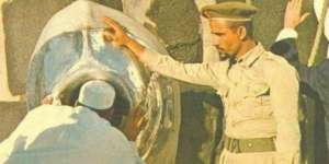 Hajar Aswad Semula Berwarna Putih Susu, Mengapa Jadi Hitam?