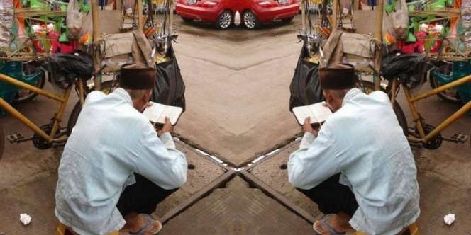 Tilawah Quran Kakek Penjual Balon di Pinggir Jalan