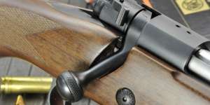 Mengupas Senjata Mematikan Tatang Koswara, Sniper Handal Dunia