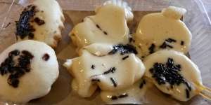 Hindari Konsumsi Kue Cubit Setengah Matang!