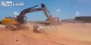 Bos Telat Bayar Gaji, Mobil Rata dengan Tanah