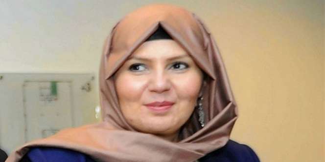 Politisi Muslimah Dipaksa Buka Jaket di Bandara Perancis