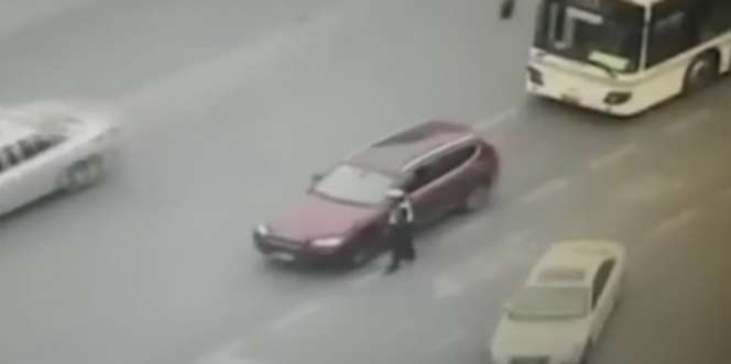 Coba Hentikan Mobil Salah Belok, Polisi Tewas Ditabrak