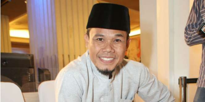 Akrie: Terlalu Aktif di Media Sosial Bisa Merusak Akhlak