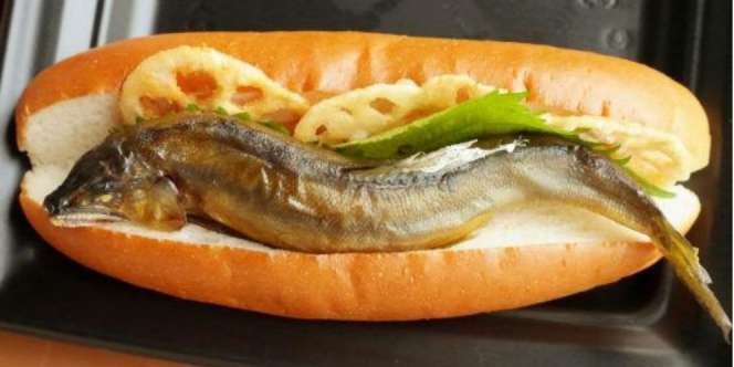 Roti Isi Ikan Utuh ala Jepang, Mau? 