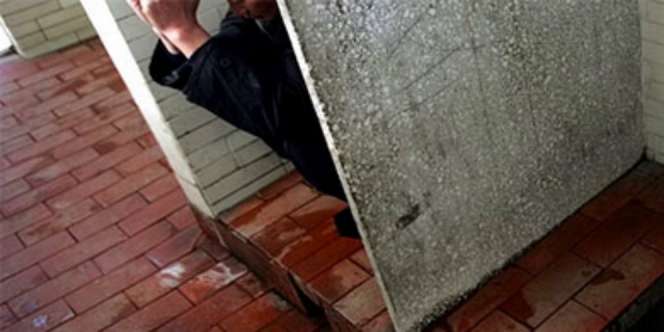 Cerita Lucu Pencuri Ngumpet Setengah Hari di Toilet