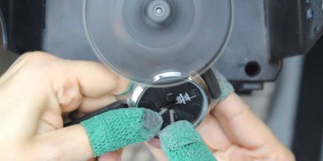 Hanya Berlian yang Sanggup Menggores Jam Tangan Ini