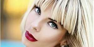 Doyan Selfie `Menantang`, Istri Politikus Digugat Cerai