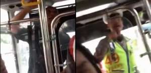 Polisi Tilang Sopir Transjakarta, Bela Pemotor Masuk Busway