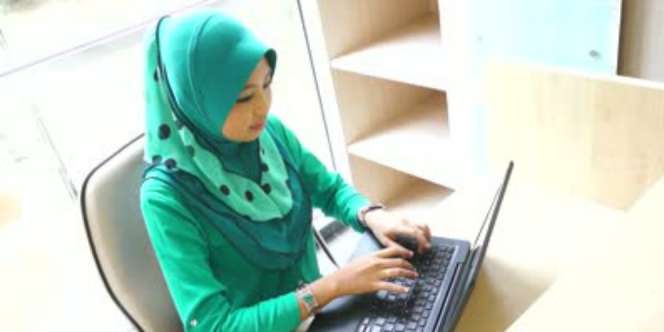 Takjub Gerakan Salat, Wanita Filipina Peluk Islam
