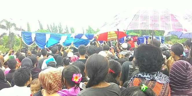 Terlalu Sedih, Jupe Pingsan Saat Melayat Olga