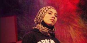 Ini Dia Hijaber Guru TK dan Vokalis Band Metal