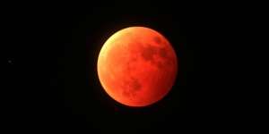 Gerhana Bulan Total Akhir Pekan Ini Akan Mengubah Dunia
