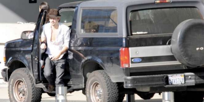 10 Pesohor yang Ketahuan Kendarai Mobil Murah