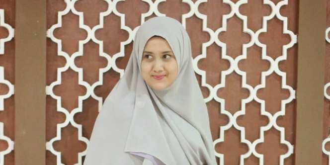 Tips Berbusana Syar`i Versi Delonika