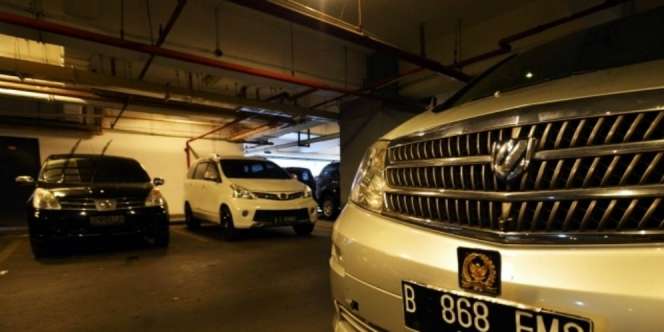 Bila Uang Muka Rp 200 Juta, Pejabat Pakai Mobil Apa?