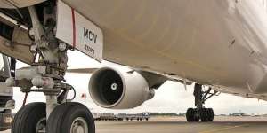 Cara Penyusup Menyelinap di Roda Pesawat