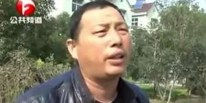 Hiraukan Wanita Terluka, Pria Ini Tak Tahu Itu Ibunya Sendiri